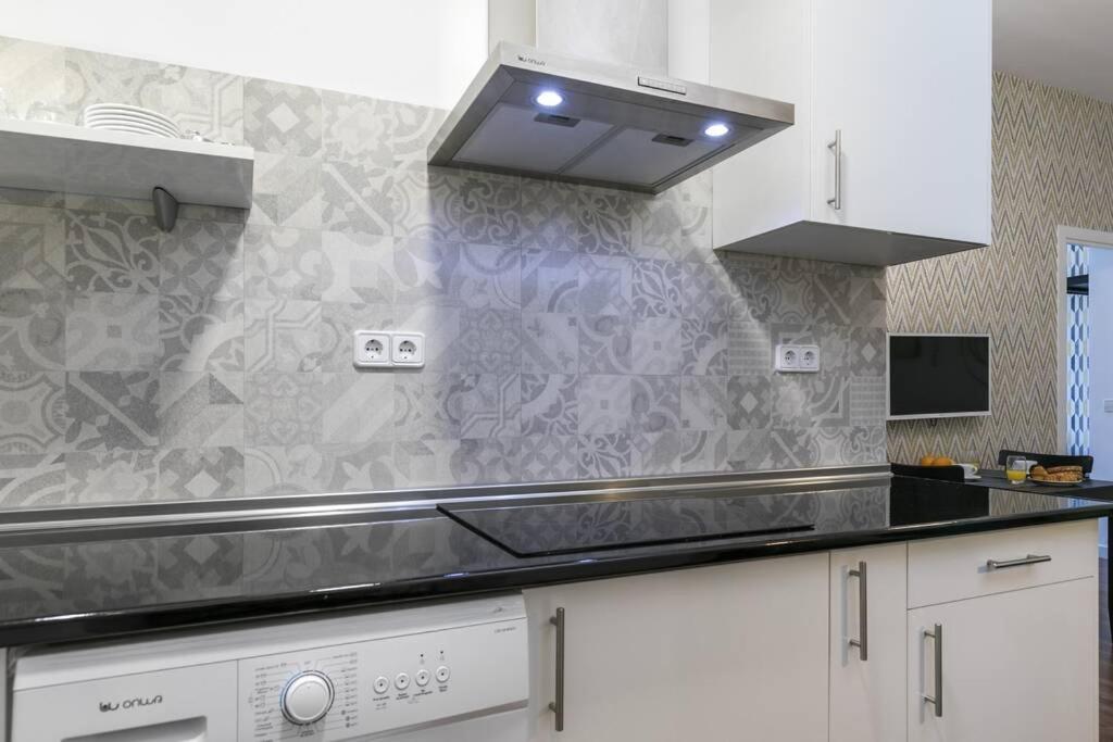 Apartamentos Plaza De Pedro Zerolo I マドリード エクステリア 写真